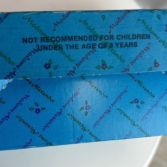 Vintage Madame Alexander “Italy” Collector Doll 553 in Box - Picture 13 of 13